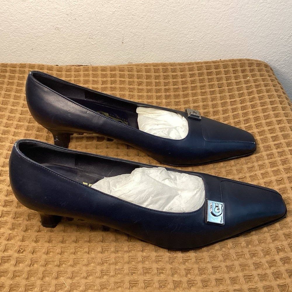 Salvatore Ferragamo Heels Womens Sz 9.5 B Navy Blue Pumps Gancini Buckle Logo - Picture 2 of 10